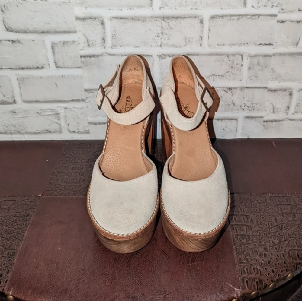 FreeBird Poppy Y2K Platform Maryjane Pumps W/ Ankle Straps Cream Taupe size 9
